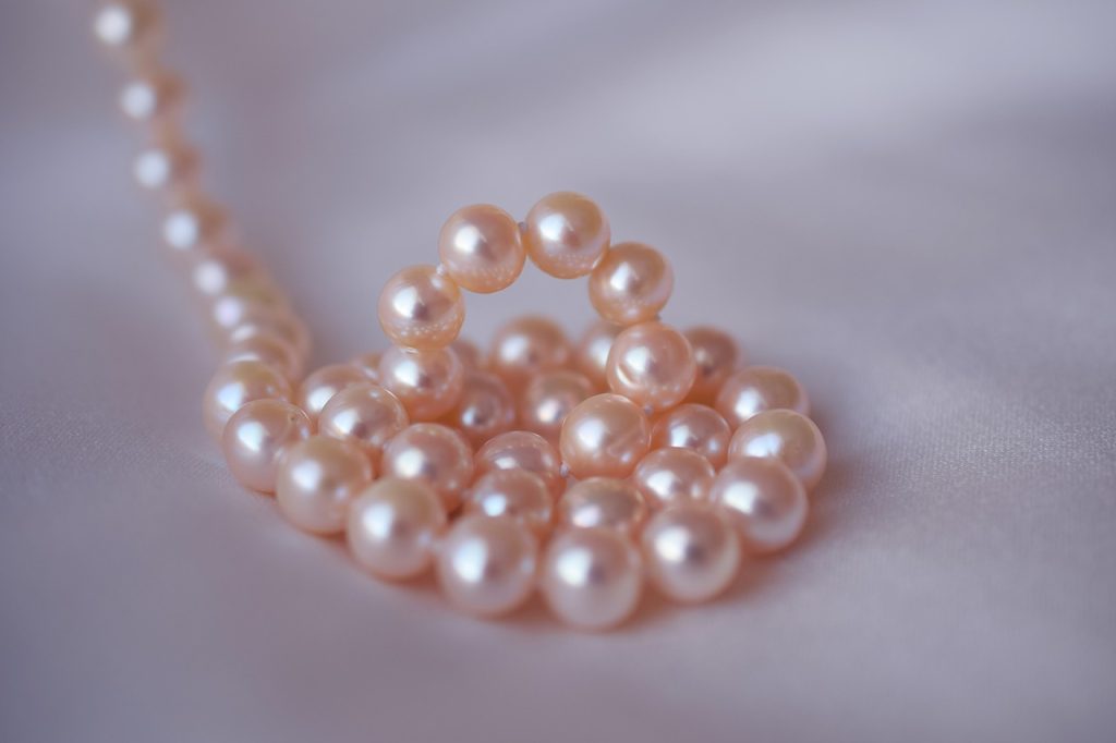 真珠のネックレスのイメージ画像